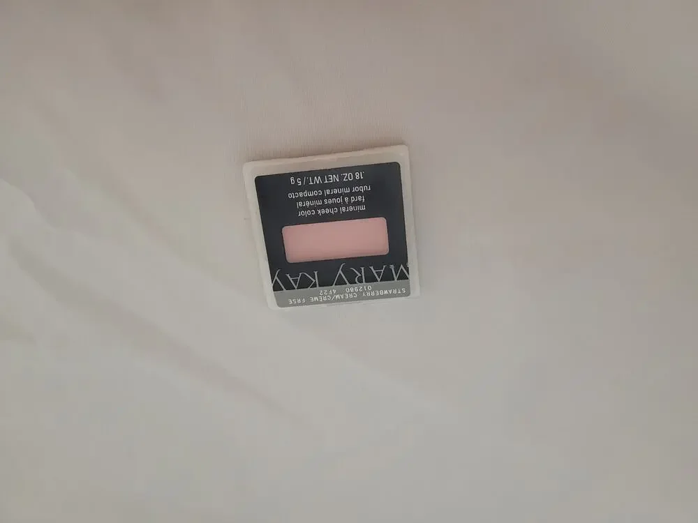 MARY KAY MINERAL CHEEK COLOR STRAWBERRY CREAM  DISCONTINUED NEW
